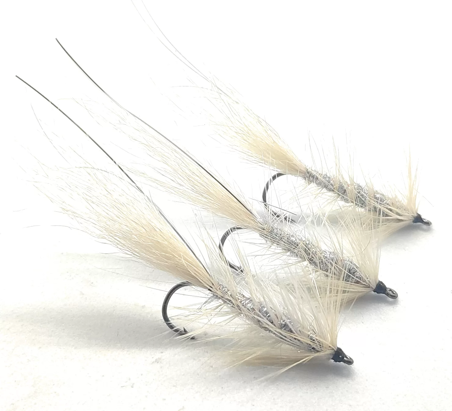 White & Silver Woolly Calf Tail Streamer <p> 2 artif.